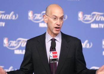 La NBA negocia extender el contrato de Adam Silver como comisionado hasta 2030