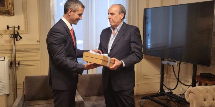 Ley ómnibus: Francos y Menem se reúnen para pulir el proyecto final, antes del regreso de Milei