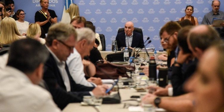 “Ley ómnibus”: pese a cruces, LLA confía en acuerdo con la oposición