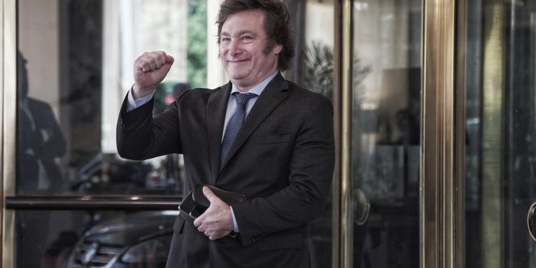 Milei encabezó una reunión de gabinete en Olivos antes de viajar a Suiza