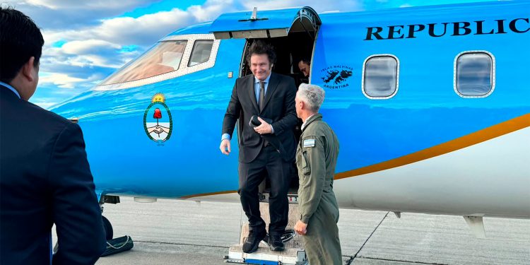 Milei viaja a Davos y buscará respaldo para lograr los U$S4.700 millones del FMI