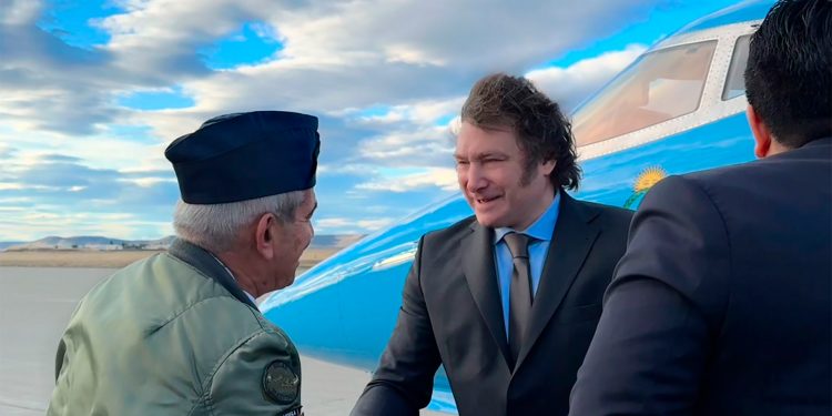 Milei viajó a Santa Cruz, para luego visitar las bases Marambio y Esperanza