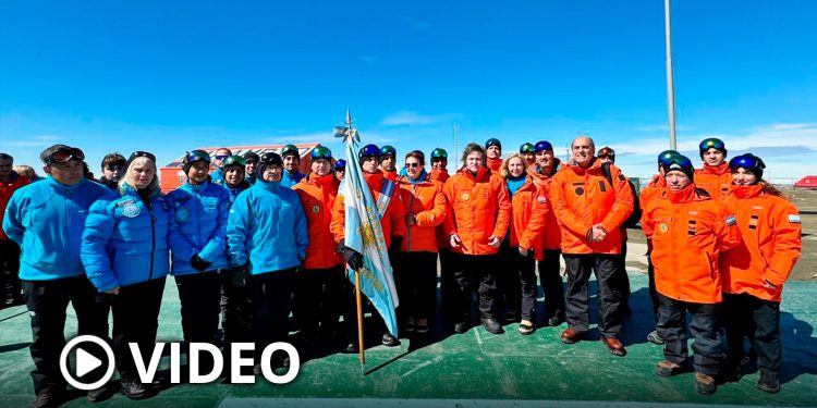 Milei visitó las bases Marambio y Esperanza y dio inicio al acuerdo con la OIEA