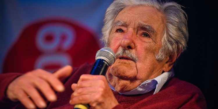 Mujica aseguró que “lo que más le conviene a Uruguay es Yamandú Orsi”