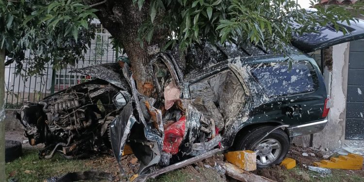 Murieron tres delincuentes mientras se fugaban tras robar una camioneta