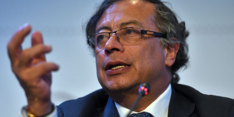 Para Petro, la suspensión de su canciller busca impedir que haya un gobierno popular