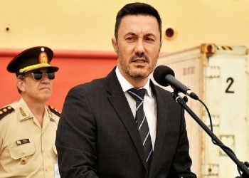 Petri apura controles a pesca ilegal más allá de la milla 200