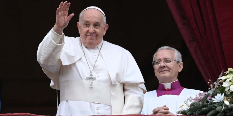 Petro le propuso al Papa “una ronda” de negociaciones con la guerrilla ELN en el Vaticano