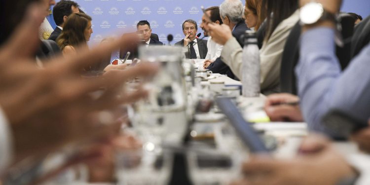 Piden investigar por “falsificación de instrumento público” el dictamen de ley “Bases”