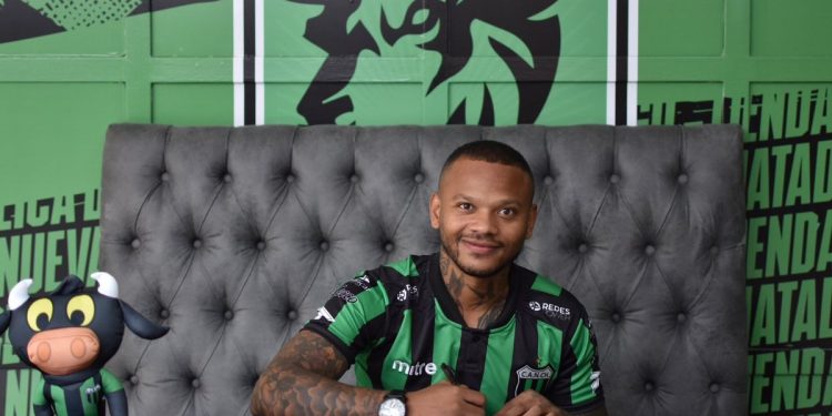 Polémico: Nueva Chicago incorporó a un jugador condenado a prisión por abuso en Islandia