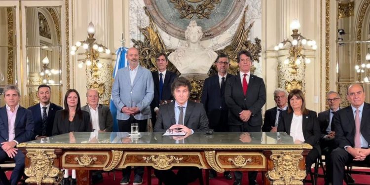 Presión sobre diputados y senadores ante inconsistencias técnicas del DNU reconocidas por el gobierno de Milei