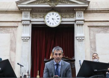 Principio de acuerdo entre el oficialismo y bloques opositores para aprobar la ley “Bases”