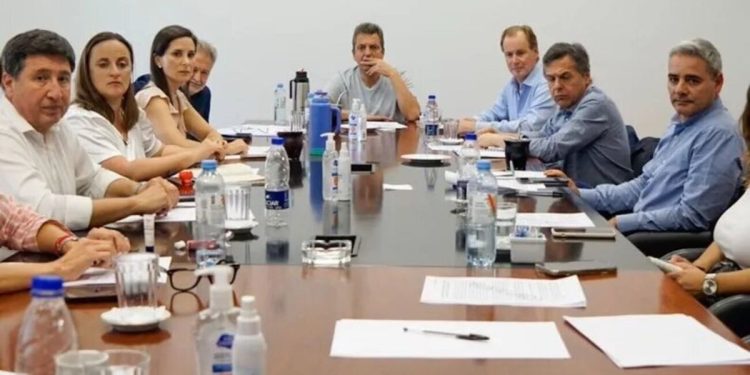 Suba de retenciones: duras críticas del massismo a las reformas de la ley ómnibus