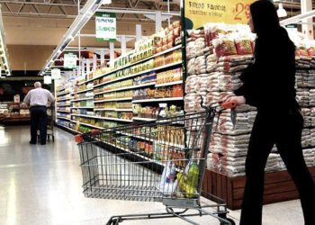 Una familia necesita ingresos mensuales por casi 500 mil pesos para no caer en la pobreza