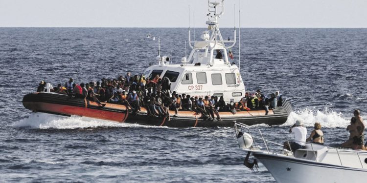 Unos 30.000 inmigrantes cruzaron el Canal de la Mancha durante 2023