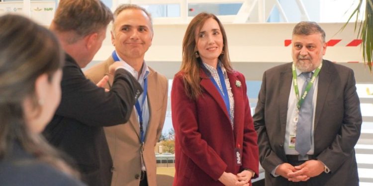 Villarruel en Bariloche se entrevistó con el intendente y visitó instalaciones de Invap