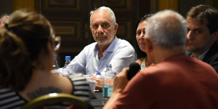 Alak presentó una denuncia penal por irregularidades durante la gestión de Garro