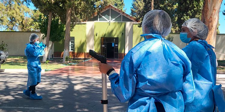 Asesinaron a puñaladas a una mujer en un cementerio en San Juan