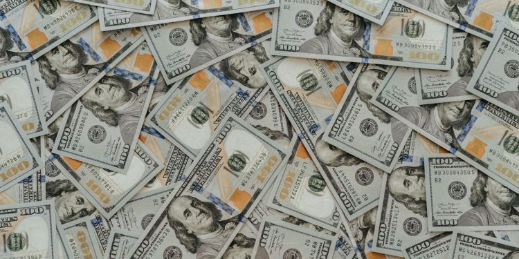 Caen el dólar global y los rendimientos de los bonos estadounidenses