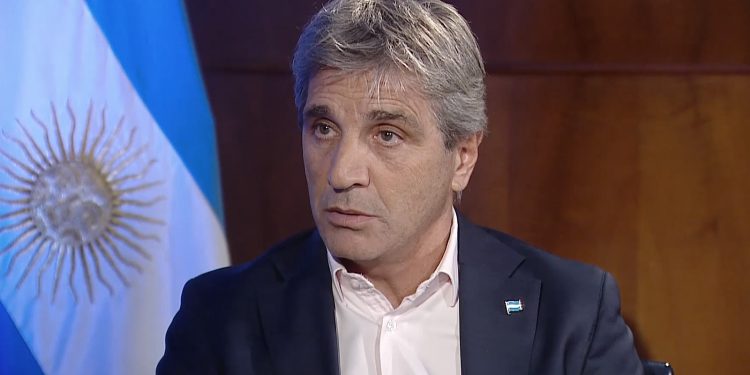 Caputo: con el bono de $70.000, la jubilación mínima llegará casi a $205.000