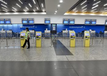 Cientos de vuelos cancelados por una huelga de trabajadores aeronáuticos