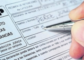 Con el aumento del salario mínimo podrían pagar ganancias más trabajadores registrados