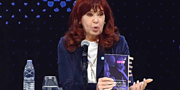 Cristina Kirchner destacó un texto del diputado Iparraguirre con críticas a Milei