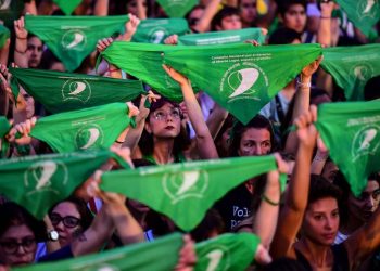 Diputados oficialistas presentaron proyecto para derogar el aborto legal