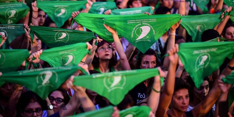 Diputados oficialistas presentaron proyecto para derogar el aborto legal