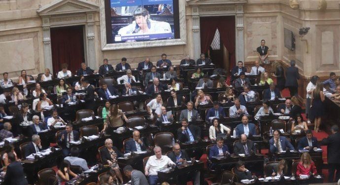 Diputados: se demora la ley ómnibus y preparan nueva prórroga de extraordinarias