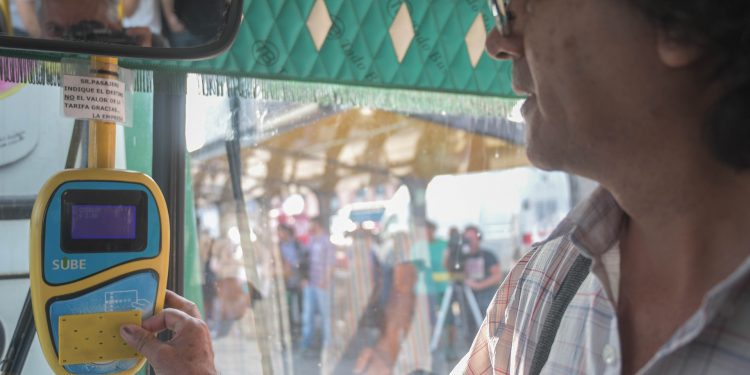 El boleto mínimo de colectivo costará $270 y el del tren $130