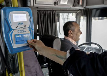 El boleto mínimo de colectivo pasó a costar $270 y el del tren $130