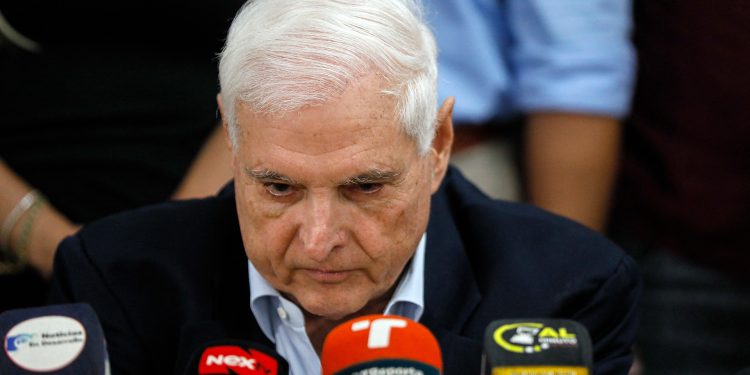 El candidato presidencial Martinelli acusó al presidente de Panamá de planear matarlo