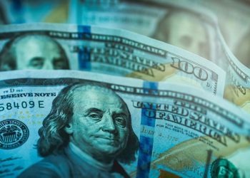 El dólar abrió el mes a la baja y sigue lejos de lo que espera el mercado