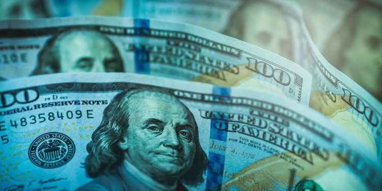 El dólar abrió el mes a la baja y sigue lejos de lo que espera el mercado