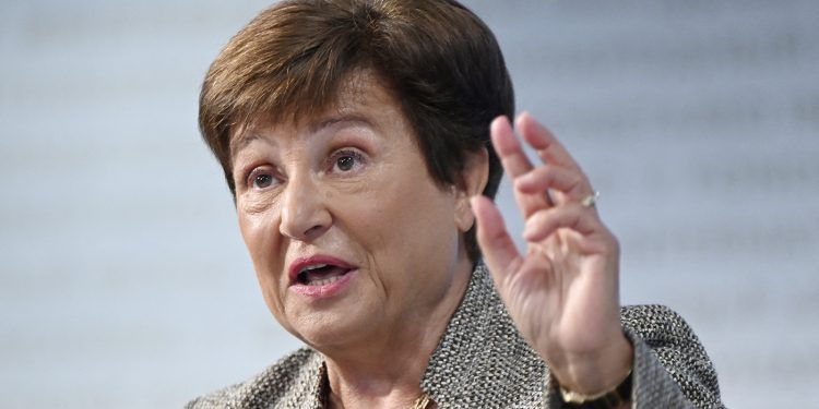 El FMI le advirtió a los bancos centrales que no recorten tasas de interés