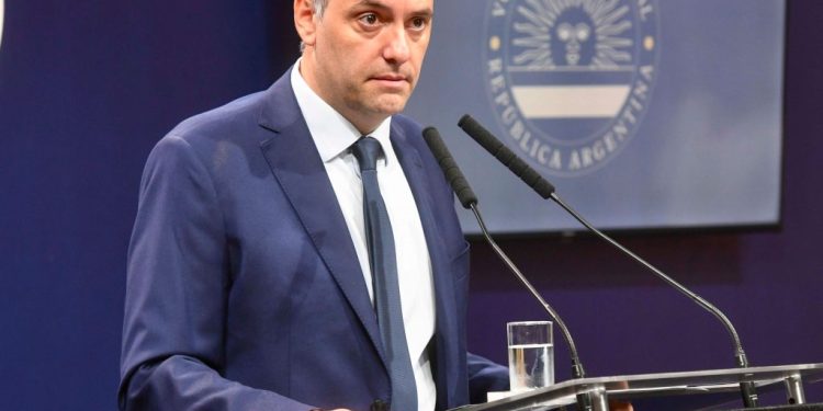 El gobierno «está evaluando» un plebiscito para avanzar con la Ley Ómnibus