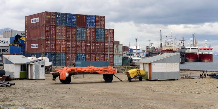 El intercambio comercial de enero dejó un superávit de 797 millones de dólares