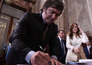 El presidente Milei y el diputado Valdés apelaron al Himno para defender sus posturas