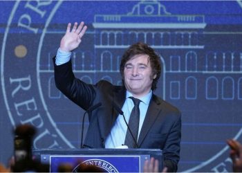 En medio del ring, Javier Milei se siente convalidado por el mercado y sus votantes