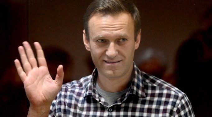 En Rusia amenazan con enterrar a Alexéi Navalny en la cárcel donde murió