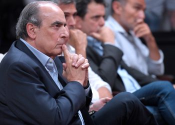 Francos niega “una guerra con el interior” pero los gobernadores irán a la justicia