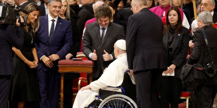 Javier Milei se reunirá con el papa Francisco: los tres regalos que le entregará