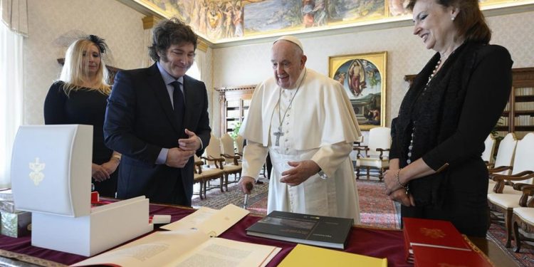 La Iglesia invita a «recapacitar» al gobierno de Milei por la falta de entrega de alimentos en comedores