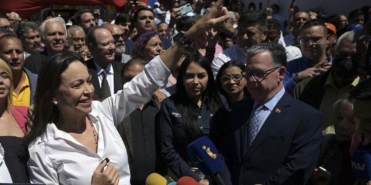 La inhabilitación a Machado genera nuevas exigencias para el Gobierno y la oposición