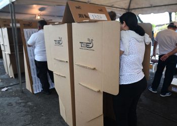 La oposición salvadoreña analiza pedir la repetición de las elecciones legislativas