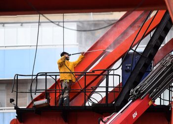 Las operaciones de compra y fusiones de empresas cayeron un 20% durante 2023