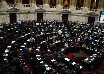 LLA propone acortar la lista de empresas públicas a privatizar