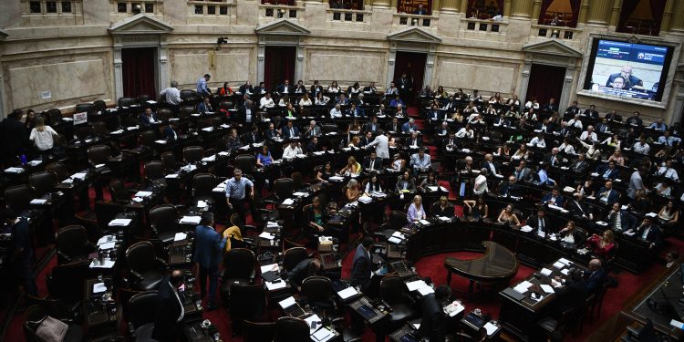 LLA propone acortar la lista de empresas públicas a privatizar