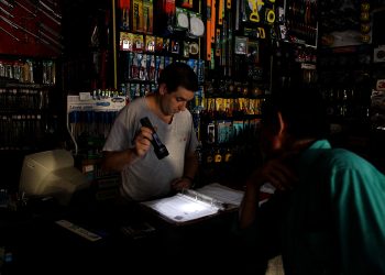 Más de 16.000 usuarios siguen sin luz en el AMBA por la alta demanda